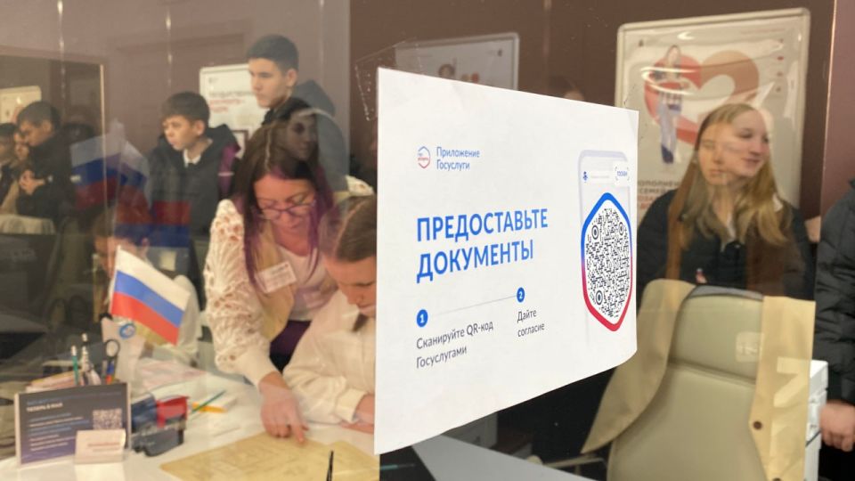Херсонские школьники побывали на профориентационной экскурсии в МФЦ Херсонские школьники побывали на профориентационной экскурсии в МФЦ