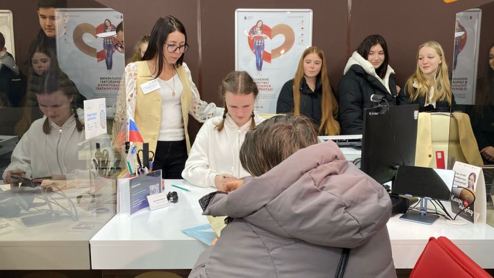 Херсонские школьники побывали на профориентационной экскурсии в МФЦ Херсонские школьники побывали на профориентационной экскурсии в МФЦ
