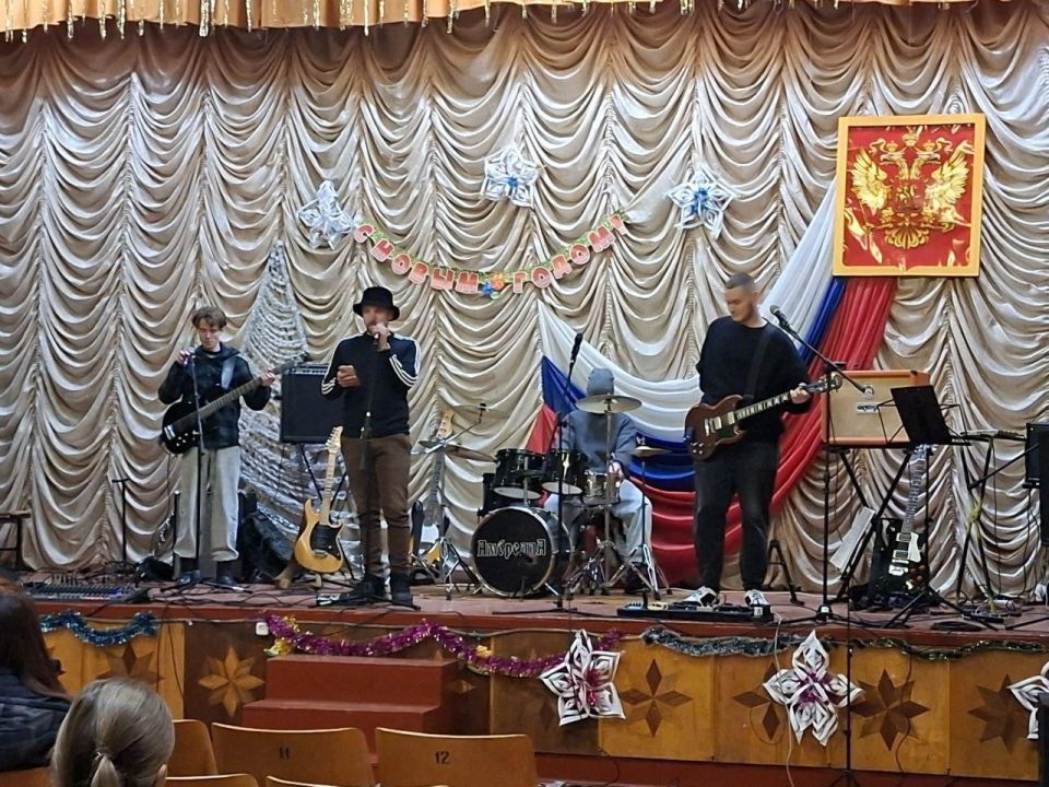 Концерт ко Дню артиста в Геническом техникуме сферы обслуживания от Херсонского областного Дворца культуры Концерт ко Дню артиста в Геническом техникуме сферы обслуживания от Херсонского областного Дворца культуры