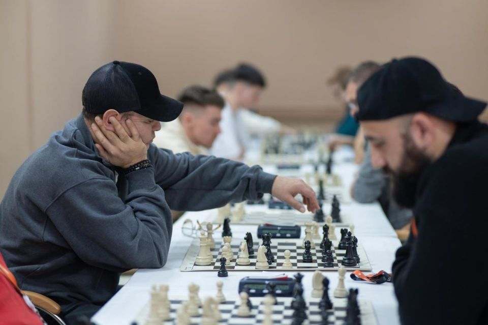 Скадовские КВНщики в Сочи победили в шахматном турнире Скадовские КВНщики в Сочи победили в шахматном турнире