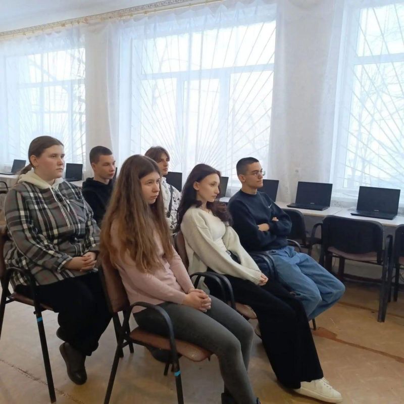 Профориентационная видеовстреча с Военно-космической академией имени А.Ф. Можайского в Мирненской школе Профориентационная видеовстреча с Военно-космической академией имени А.Ф. Можайского в Мирненской школе