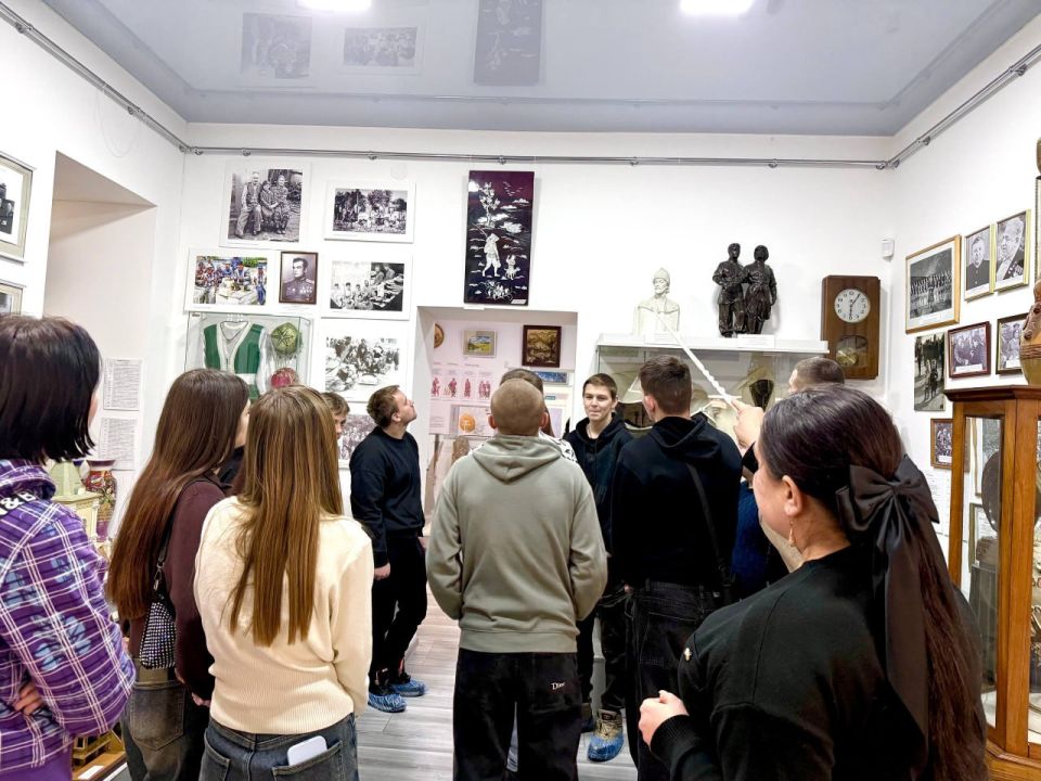 История Приазовья для нового поколения: музей провёл экскурсию для студентов