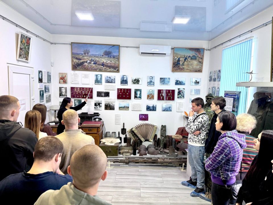 История Приазовья для нового поколения: музей провёл экскурсию для студентов История Приазовья для нового поколения: музей провёл экскурсию для студентов