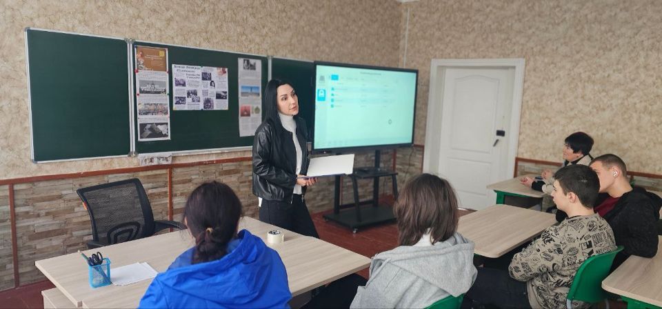 Надежда Бабешко: В Ивановской школе в формате кинолектория прошло патриотическое мероприятие, посвящённое памятной дате освобождения Ленинграда от фашистской блокады Надежда Бабешко: В Ивановской школе в формате кинолектория прошло патриотическое мероприятие, посвящённое памятной дате освобождения Ленинграда от фашистской блокады