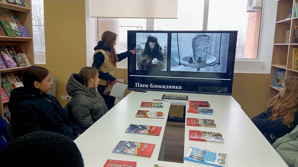 В Нижнесерогозской центральной библиотеке состоялся урок мужества, посвященный подвигу блокадного Ленинграда, под названием "Ты выстоял, город-герой Ленинград" В Нижнесерогозской центральной библиотеке состоялся урок мужества, посвященный подвигу блокадного Ленинграда, под названием "Ты выстоял, город-герой Ленинград"