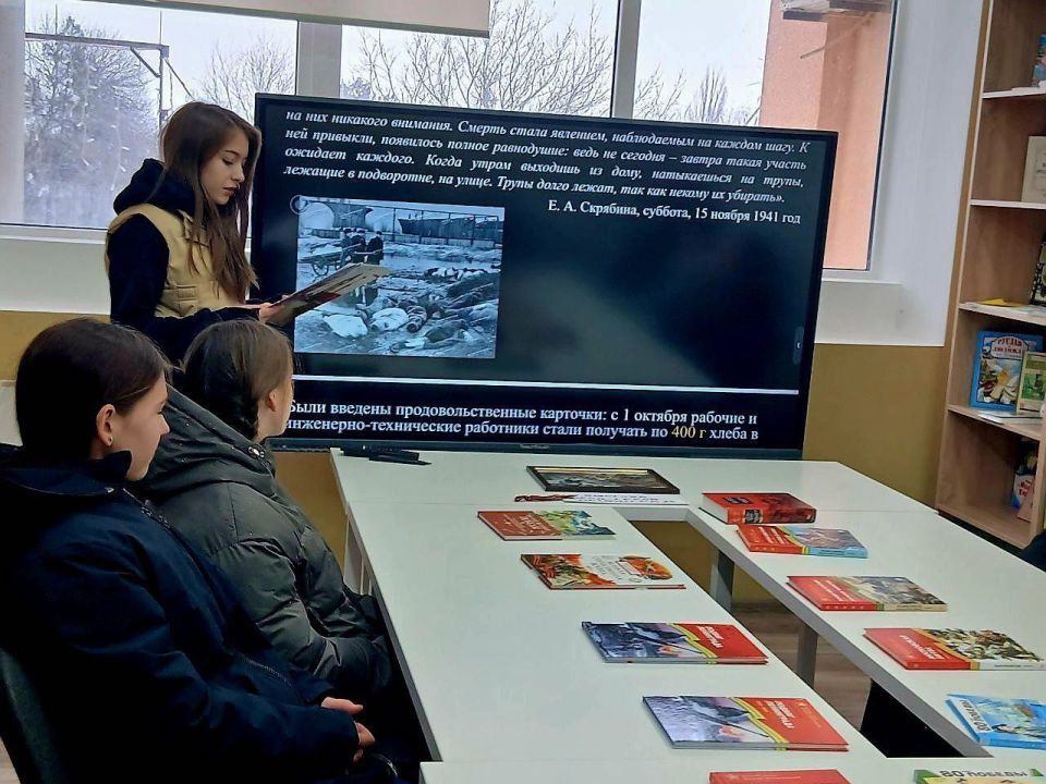 В Нижнесерогозской центральной библиотеке состоялся урок мужества, посвященный подвигу блокадного Ленинграда, под названием "Ты выстоял, город-герой Ленинград" В Нижнесерогозской центральной библиотеке состоялся урок мужества, посвященный подвигу блокадного Ленинграда, под названием "Ты выстоял, город-герой Ленинград"