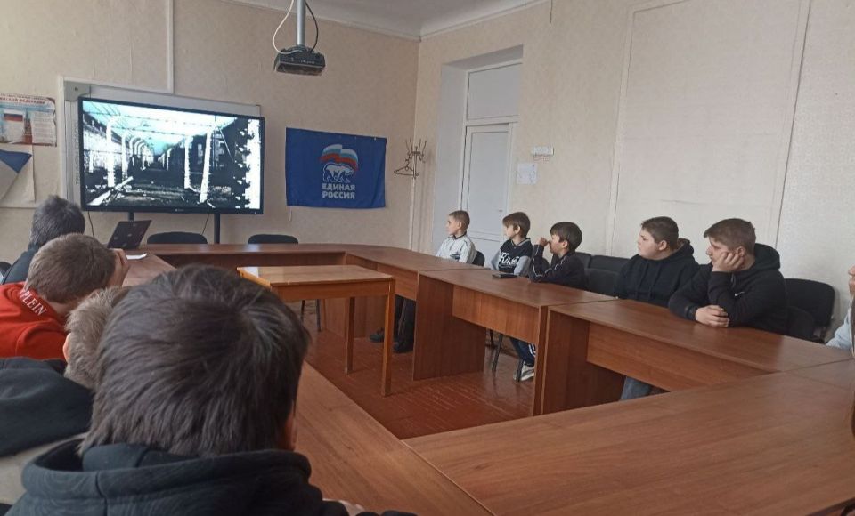 В рамках внеурочной воспитательной работы в ГБОУ ХО «Нижнесерогозская школа Нижнесерогозского района» прошёл классный час на тему «Холокост: память поколений» В рамках внеурочной воспитательной работы в ГБОУ ХО «Нижнесерогозская школа Нижнесерогозского района» прошёл классный час на тему «Холокост: память поколений»