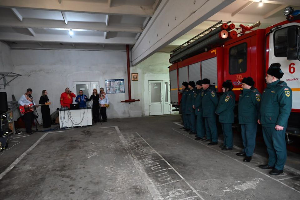 Коллектив Центра культуры и досуга выступил перед Скадовскими сотрудниками МЧС Коллектив Центра культуры и досуга выступил перед Скадовскими сотрудниками МЧС