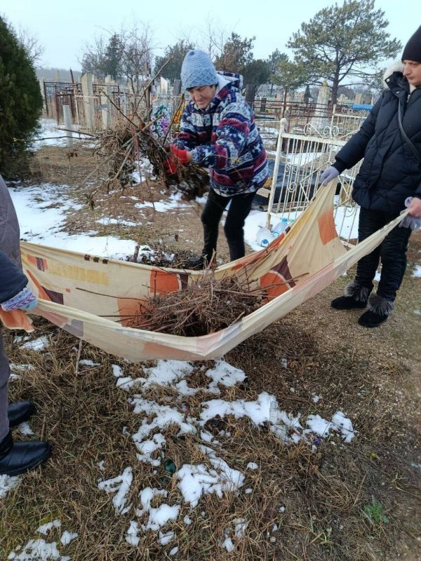 В Геническом округе продолжаются работы по благоустройству и уборке В Геническом округе продолжаются работы по благоустройству и уборке