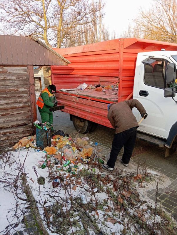 В Геническом округе продолжаются работы по благоустройству и уборке В Геническом округе продолжаются работы по благоустройству и уборке