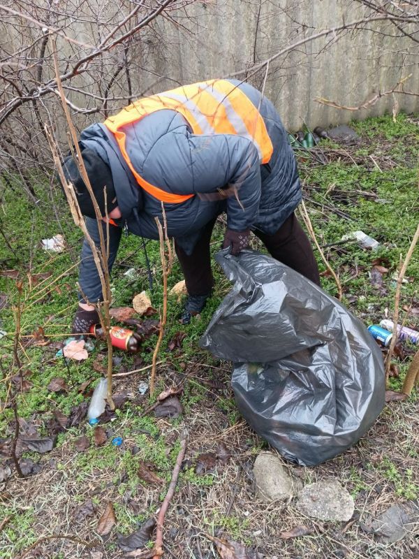 В Геническом округе продолжаются работы по благоустройству и уборке В Геническом округе продолжаются работы по благоустройству и уборке