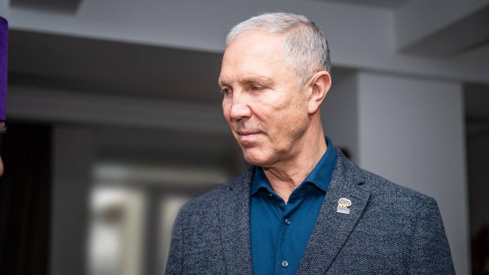 Губернатор Херсонской области Владимир Сальдо наградил медалью ордена «За заслуги перед Херсонской областью» протоиерея Николая, настоятеля Свято-Сергиевского храма Скадовской епархии Русской Православной Церкви Губернатор Херсонской области Владимир Сальдо наградил медалью ордена «За заслуги перед Херсонской областью» протоиерея Николая, настоятеля Свято-Сергиевского храма Скадовской епархии Русской Православной Церкви
