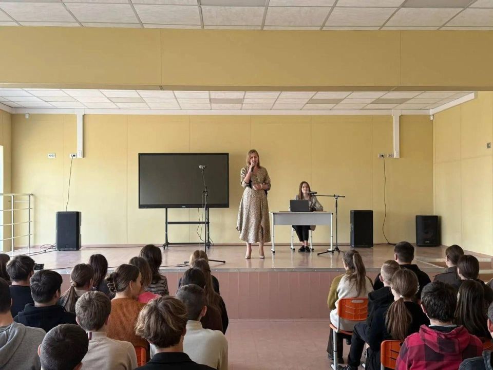 В учебных заведениях сёл Азовское и Ровное состоялся военно-патриотический лекторий «Долгая дорога домой» В учебных заведениях сёл Азовское и Ровное состоялся военно-патриотический лекторий «Долгая дорога домой»