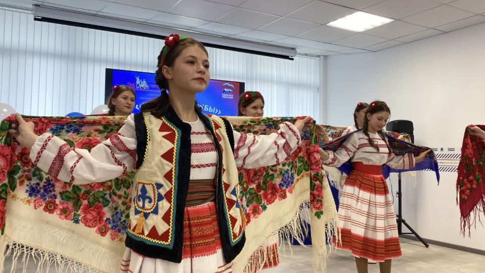 Финалисты проекта «Герои Херсонщины» стали участниками фестиваля «Хоровод дружбы» в Геническе Финалисты проекта «Герои Херсонщины» стали участниками фестиваля «Хоровод дружбы» в Геническе