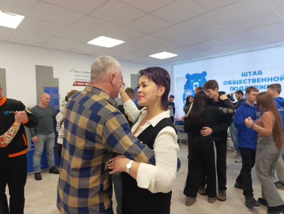 В Геническе почтили память героев Сталинградской битвы и станцевали «Случайный вальс» В Геническе почтили память героев Сталинградской битвы и станцевали «Случайный вальс»
