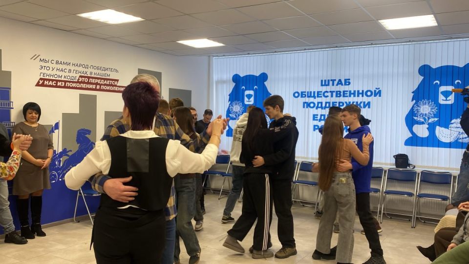 В Херсонской области станцевали «Случайный вальс» в честь Сталинградской победы В Херсонской области станцевали «Случайный вальс» в честь Сталинградской победы