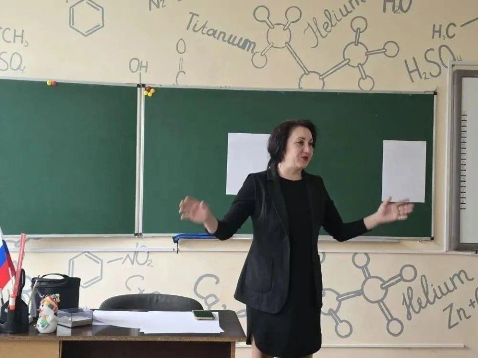Тренинг по сплочению педагогического коллектива: мероприятие прошло под девизом «Работать вместе — это успех!» Тренинг по сплочению педагогического коллектива: мероприятие прошло под девизом «Работать вместе — это успех!»
