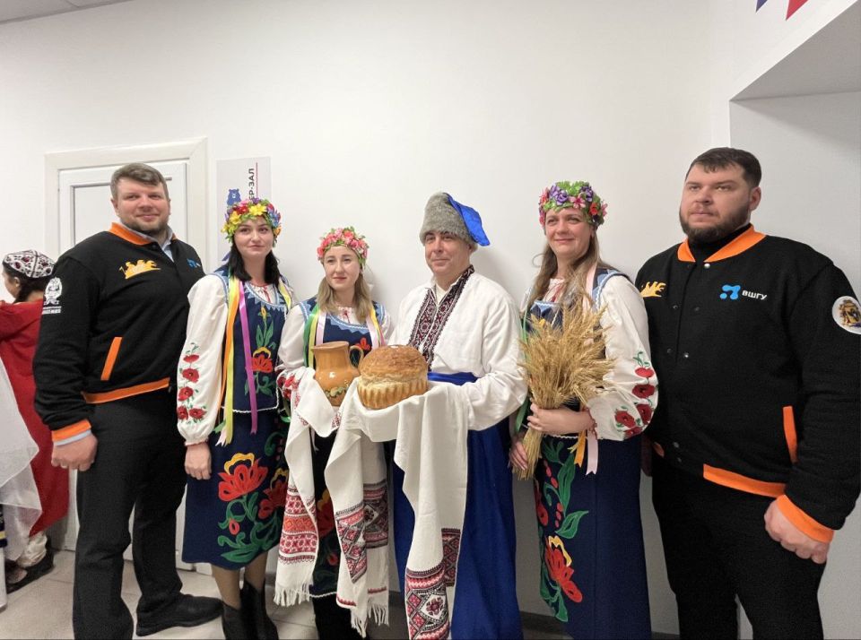Финалисты проекта «Герои Херсонщины» стали участниками фестиваля «Хоровод дружбы» в Геническе Финалисты проекта «Герои Херсонщины» стали участниками фестиваля «Хоровод дружбы» в Геническе