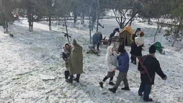 В годовщину окончания Сталинградской битвы в Херсонской области проходит акция «Случайный вальс»