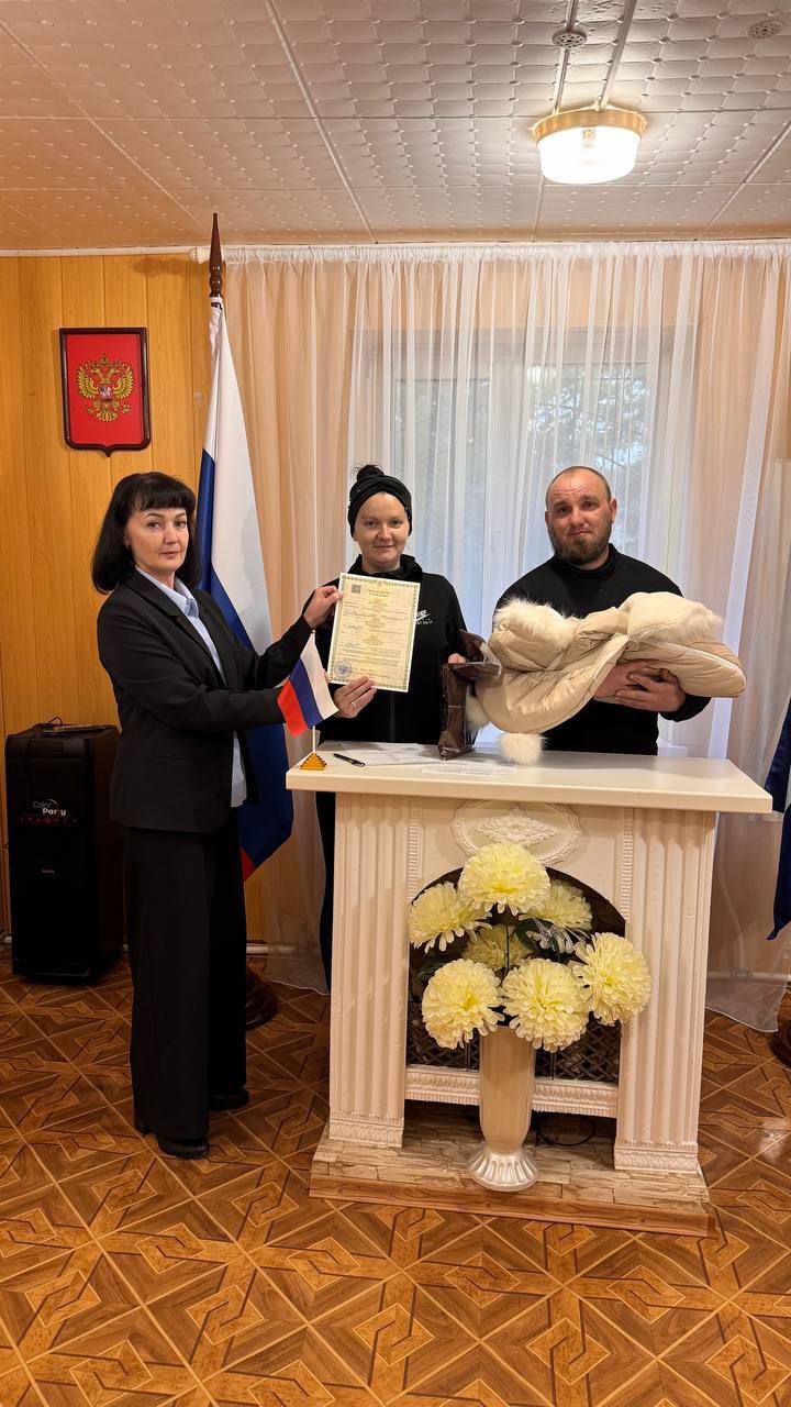 29.01.2026 в Чаплынском районном отделе ЗАГС состоялось торжественное мероприятие, посвященное регистрации 1-го в Чаплинском районе новорожденного 2026 года 29.01.2026 в Чаплынском районном отделе ЗАГС состоялось торжественное мероприятие, посвященное регистрации 1-го в Чаплинском районе новорожденного 2026 года