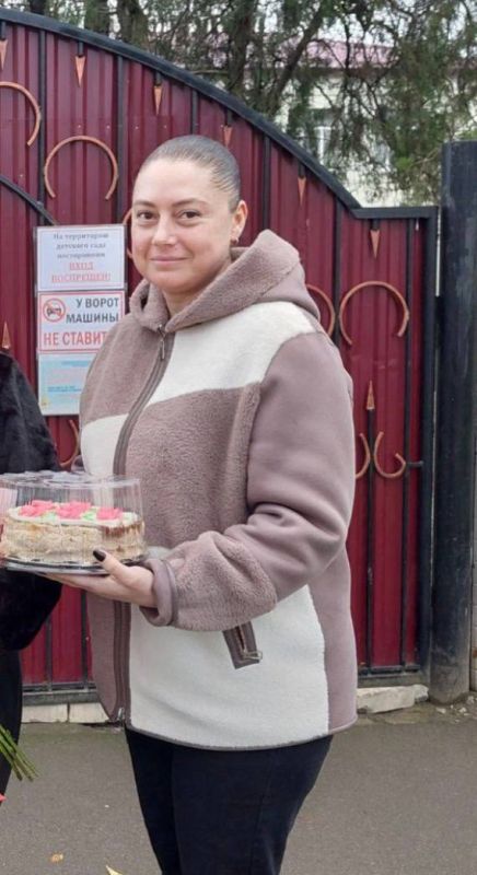 Поздравляем с днём рождения! Поздравляем с днём рождения!