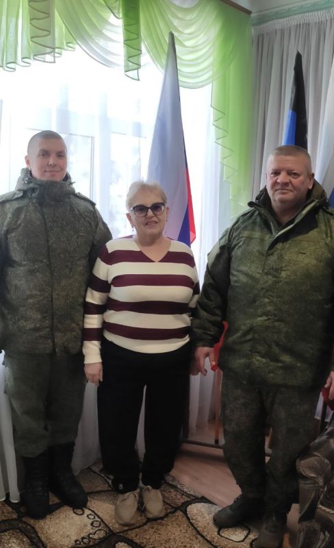 Крымские бойцы доставили гуманитарную помощь в детский сад Крымские бойцы доставили гуманитарную помощь в детский сад