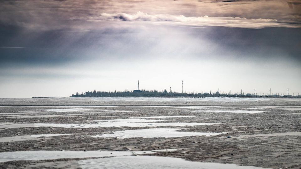 Херсонские воды сковало льдом, а пляжи укрыл снег – такой удивительный облик иногда принимает наше Приазовье Херсонские воды сковало льдом, а пляжи укрыл снег – такой удивительный облик иногда принимает наше Приазовье