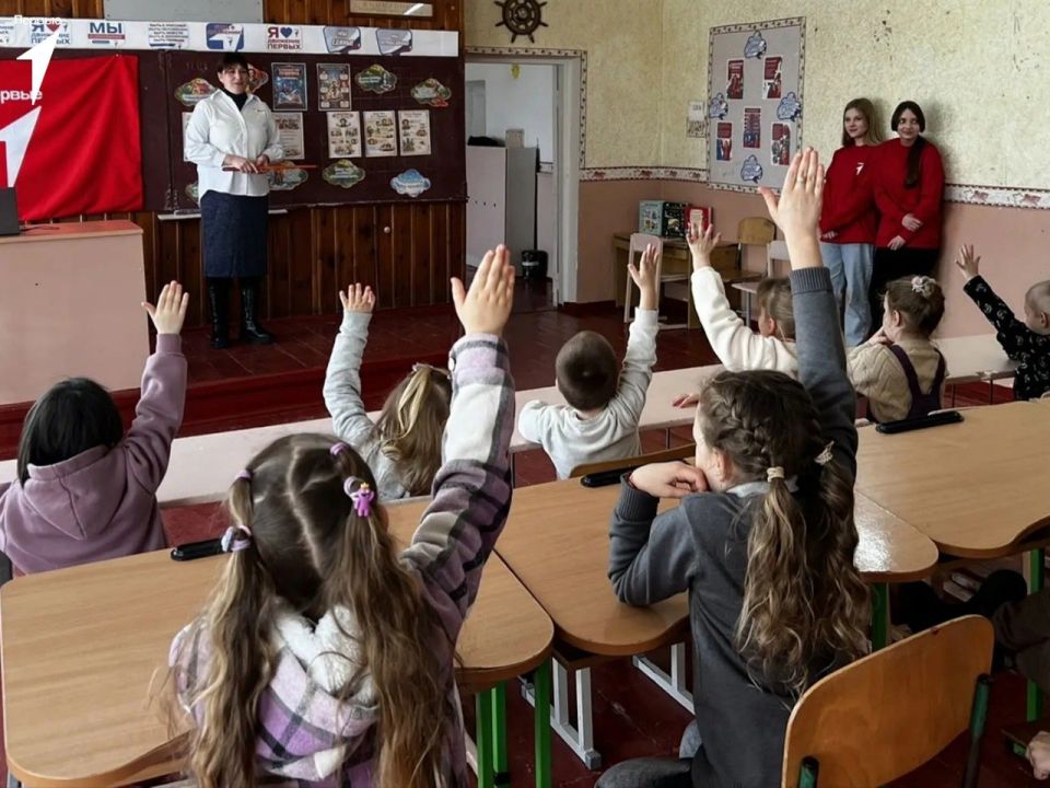 Первые Новопокровской школы провели мероприятие для маленьких гостей Первые Новопокровской школы провели мероприятие для маленьких гостей