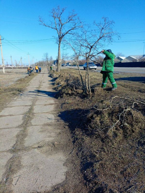 Работы по благоустройству и санитарной очистке округа продолжаются Работы по благоустройству и санитарной очистке округа продолжаются