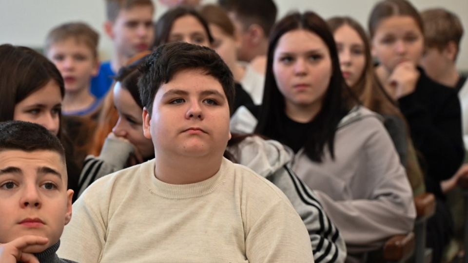 Сотрудники ГАУ ХО «Объединение ООПТ Херсонской области» провели эко-урок в школе Геническа ко Дню науки Сотрудники ГАУ ХО «Объединение ООПТ Херсонской области» провели эко-урок в школе Геническа ко Дню науки