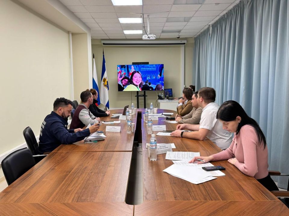 Состоялся круглый стол «Развитие международного молодёжного сотрудничества»