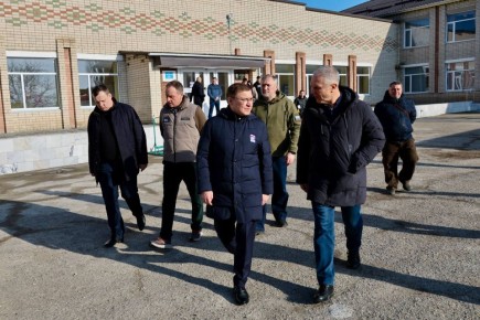 С секретарем Генсовета Единой России Владимиром Якушевым и секретарем Херсонского отделения партии, губернатором региона Владимиром Сальдо осмотрели объекты, которые обновлены по народной программе партии