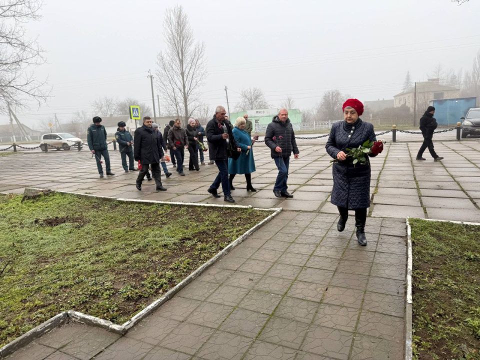 Торжественное возложение цветов в Каланчаке в честь 37-й годовщины вывода советских войск из Афганистана Торжественное возложение цветов в Каланчаке в честь 37-й годовщины вывода советских войск из Афганистана