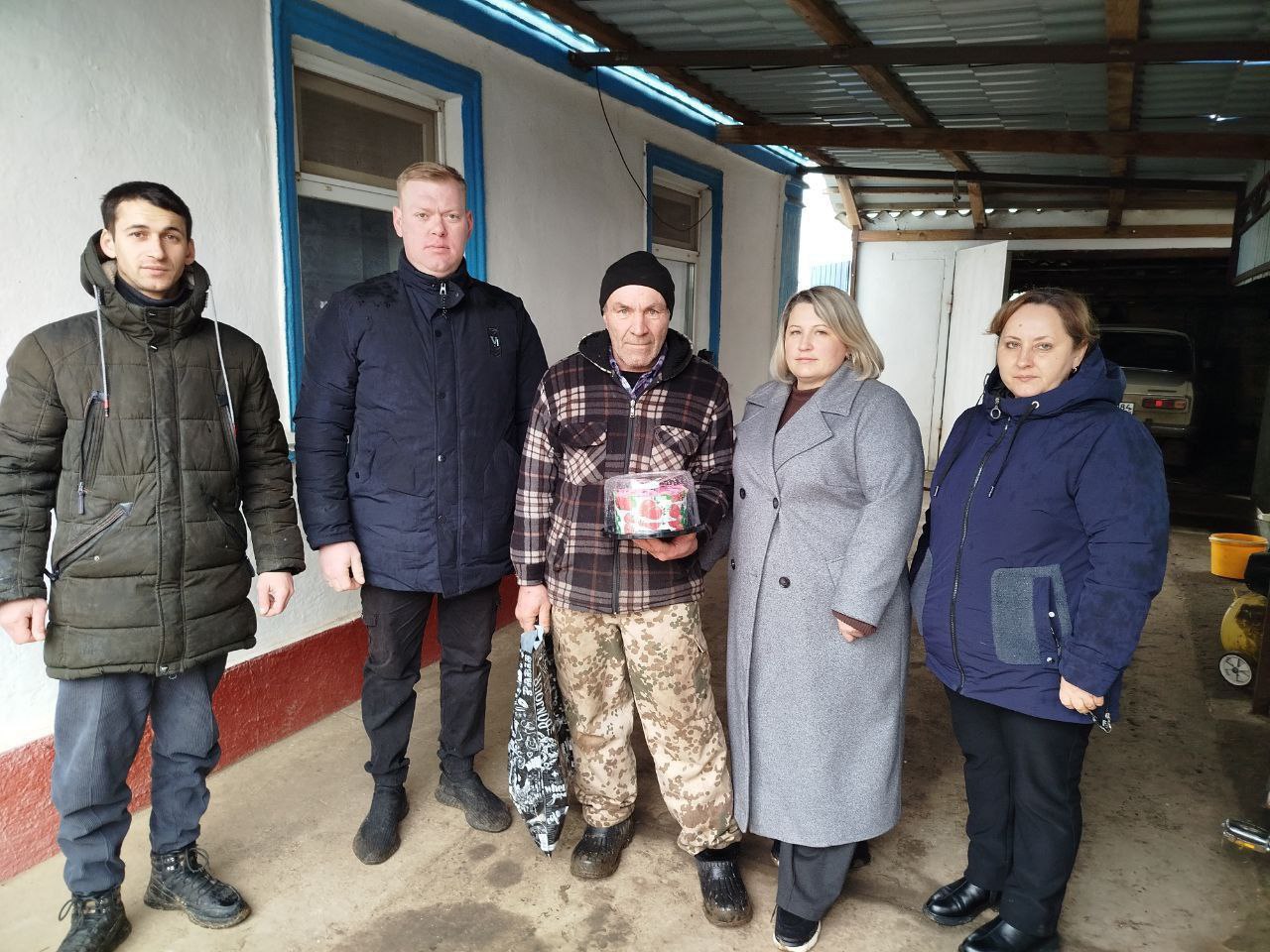 Местные отделения Единой России навестили афганцев и семьи погибших участников боевых действий в Чаплинском и Каховском округах Местные отделения Единой России навестили афганцев и семьи погибших участников боевых действий в Чаплинском и Каховском округах