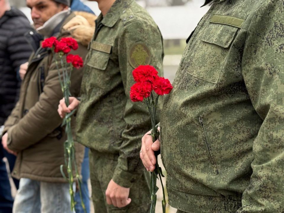 Торжественное возложение цветов в Каланчаке в честь 37-й годовщины вывода советских войск из Афганистана Торжественное возложение цветов в Каланчаке в честь 37-й годовщины вывода советских войск из Афганистана