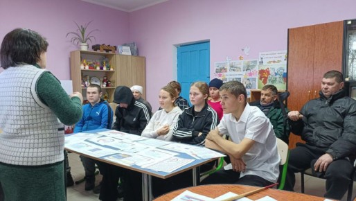В Богдановском сельском клубе ко Дню молодого избирателя прошел час правовой информации под названием "Школа молодого избирателя"