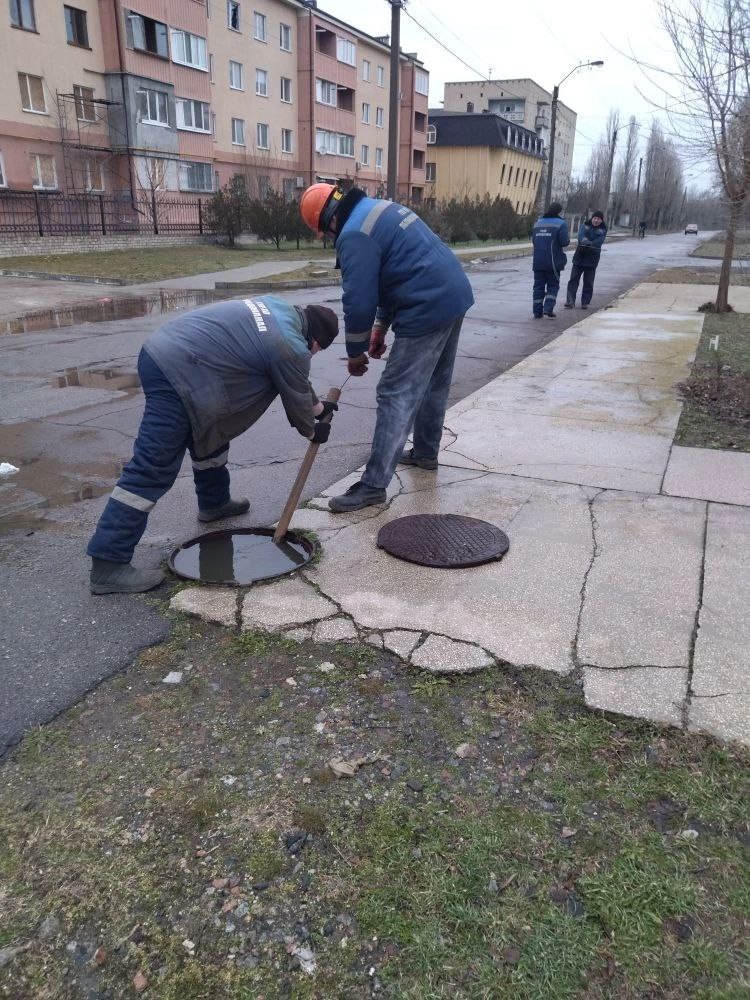 Специалисты Новокаховского ТПУ продолжают планомерную работу по поддержанию стабильного и надежного функционирования коммунальных систем округа Специалисты Новокаховского ТПУ продолжают планомерную работу по поддержанию стабильного и надежного функционирования коммунальных систем округа