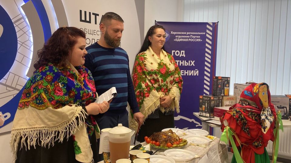 Алешкинский округ покорил Штаб общественной поддержки "Единой России" своим "Блинным шедевром"! Алешкинский округ покорил Штаб общественной поддержки "Единой России" своим "Блинным шедевром"!