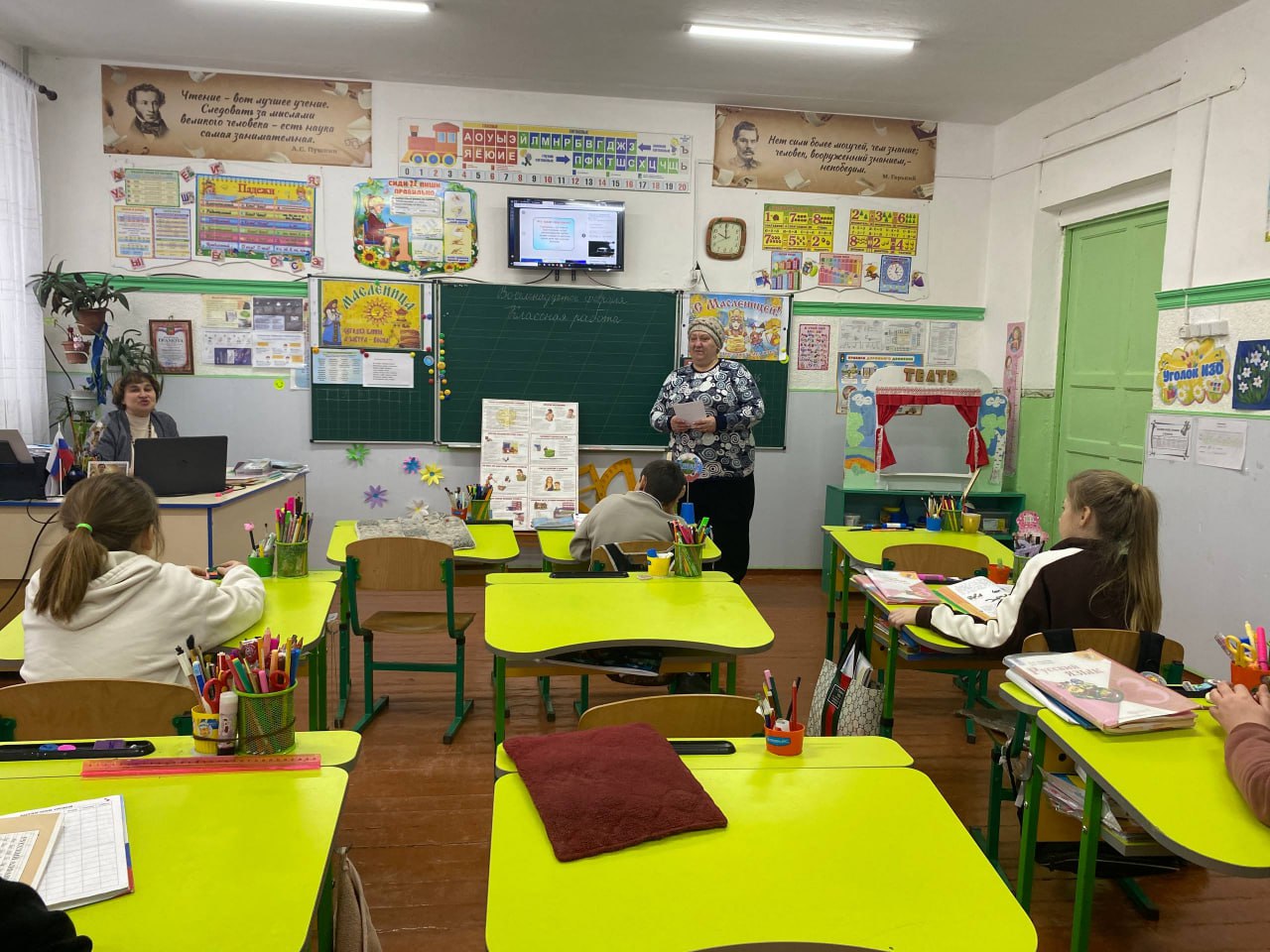 В рамках ежегодной работы по профилактике терроризма, экстремизма, вредных привычек и асоциального поведения в Верхнесерогозской школе состоялась акция «Осторожно, терроризм!» В рамках ежегодной работы по профилактике терроризма, экстремизма, вредных привычек и асоциального поведения в Верхнесерогозской школе состоялась акция «Осторожно, терроризм!»