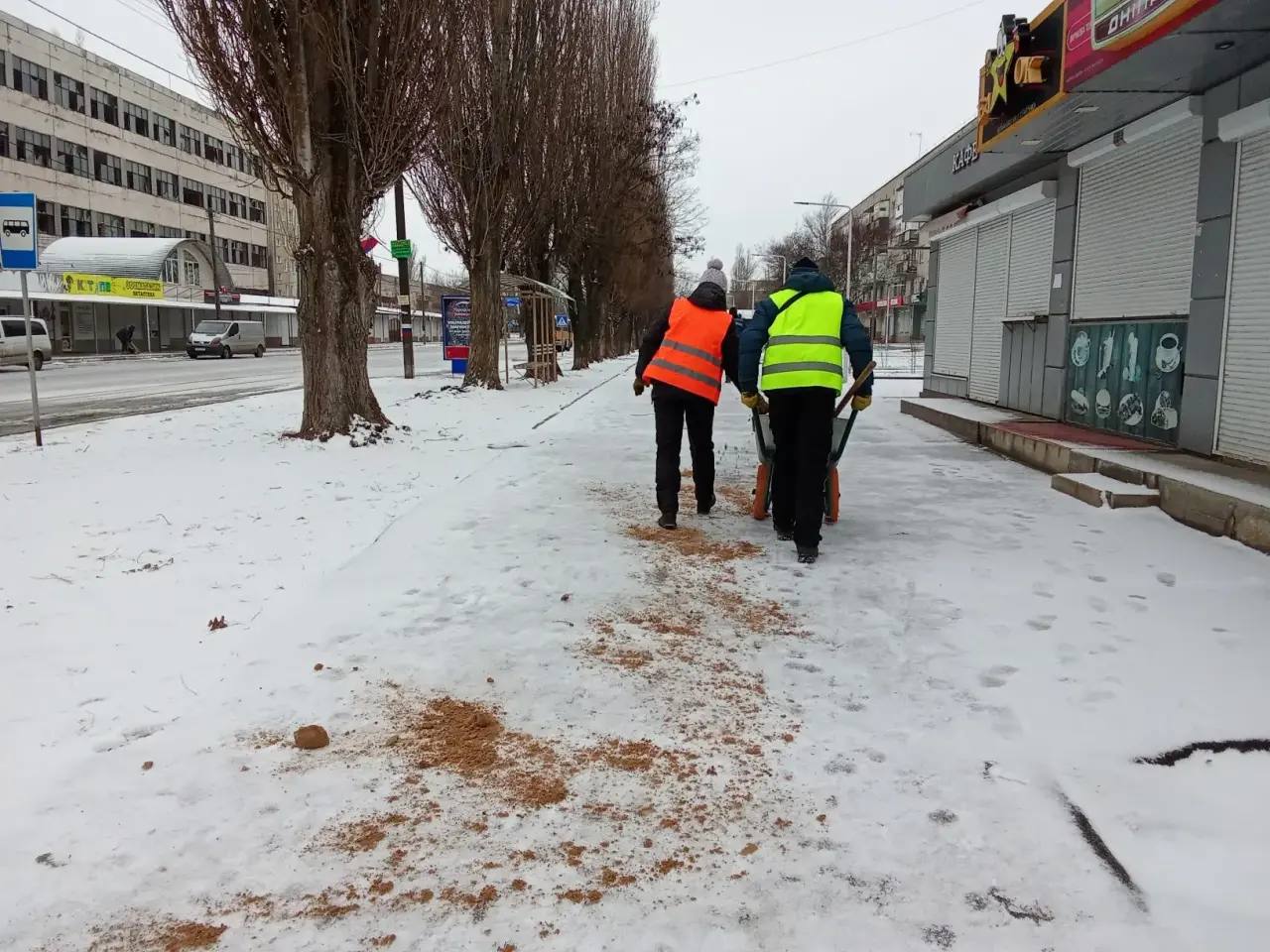 Новая Каховка под контролем: последствия ночного снегопада устранены