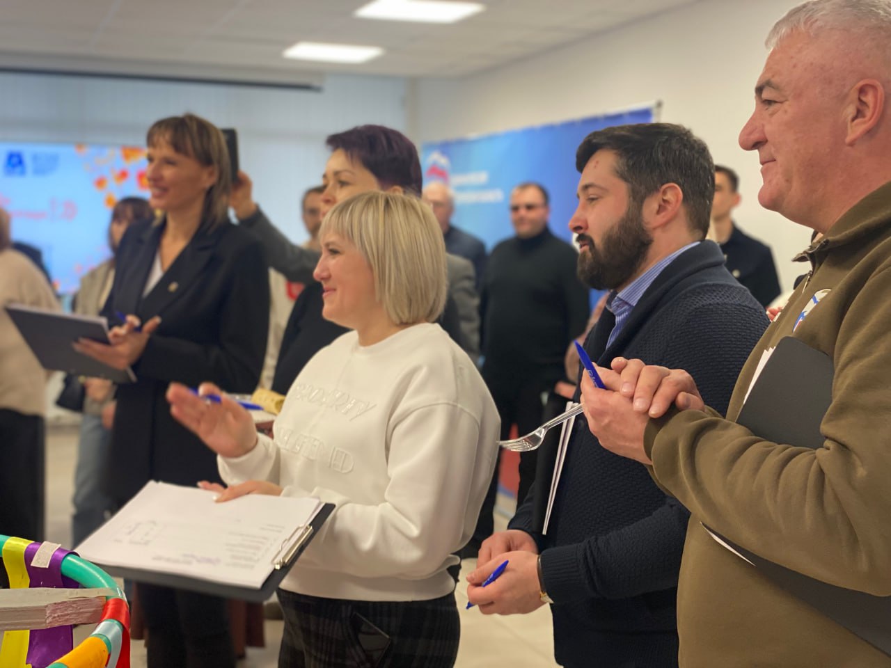 Павел Тропкин: «Мы стараемся дарить радость, тепло и хорошее настроение, что помогает сплочению жителей Херсонской области» Павел Тропкин: «Мы стараемся дарить радость, тепло и хорошее настроение, что помогает сплочению жителей Херсонской области»