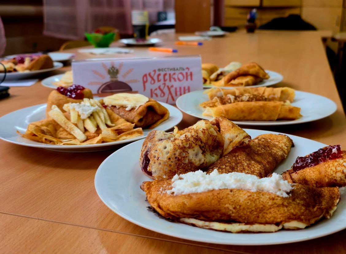 Минпромторг организовал мастерклассы по приготовлению блинов в Геническом техникуме сферы обслуживания Минпромторг организовал мастерклассы по приготовлению блинов в Геническом техникуме сферы обслуживания