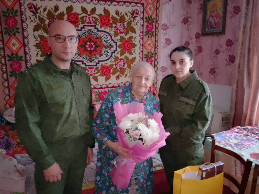 Офицеры СК России навестили бывшую узницу фашистского концлагеря, проживающую в Каланчаке