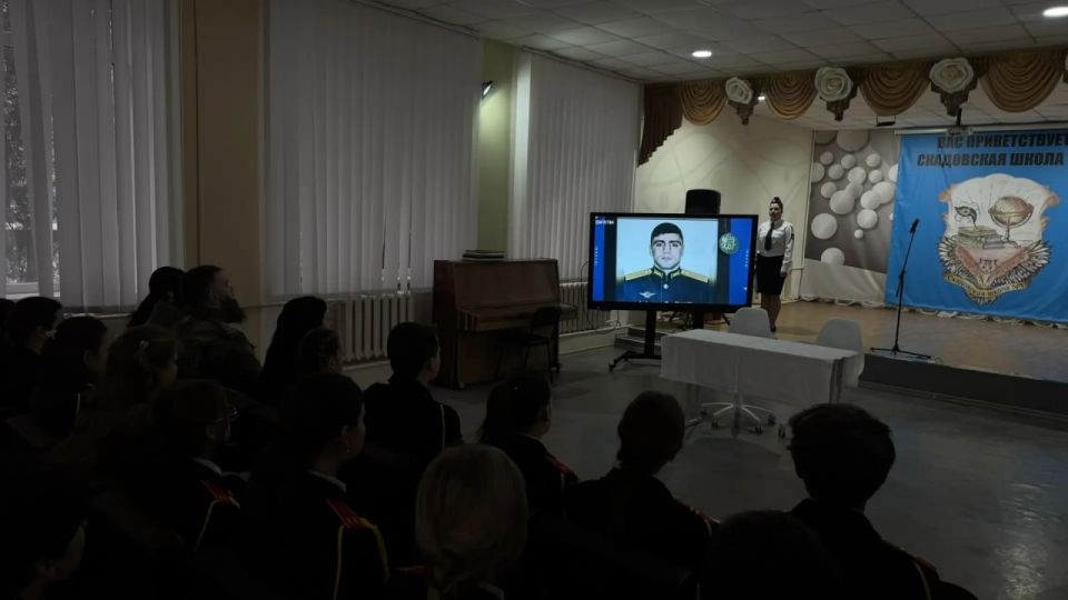 Александр Дудка: В Скадовской школе №1 открыли «Парту Героя» в честь Нурмагомеда Гаджимагомедова Александр Дудка: В Скадовской школе №1 открыли «Парту Героя» в честь Нурмагомеда Гаджимагомедова