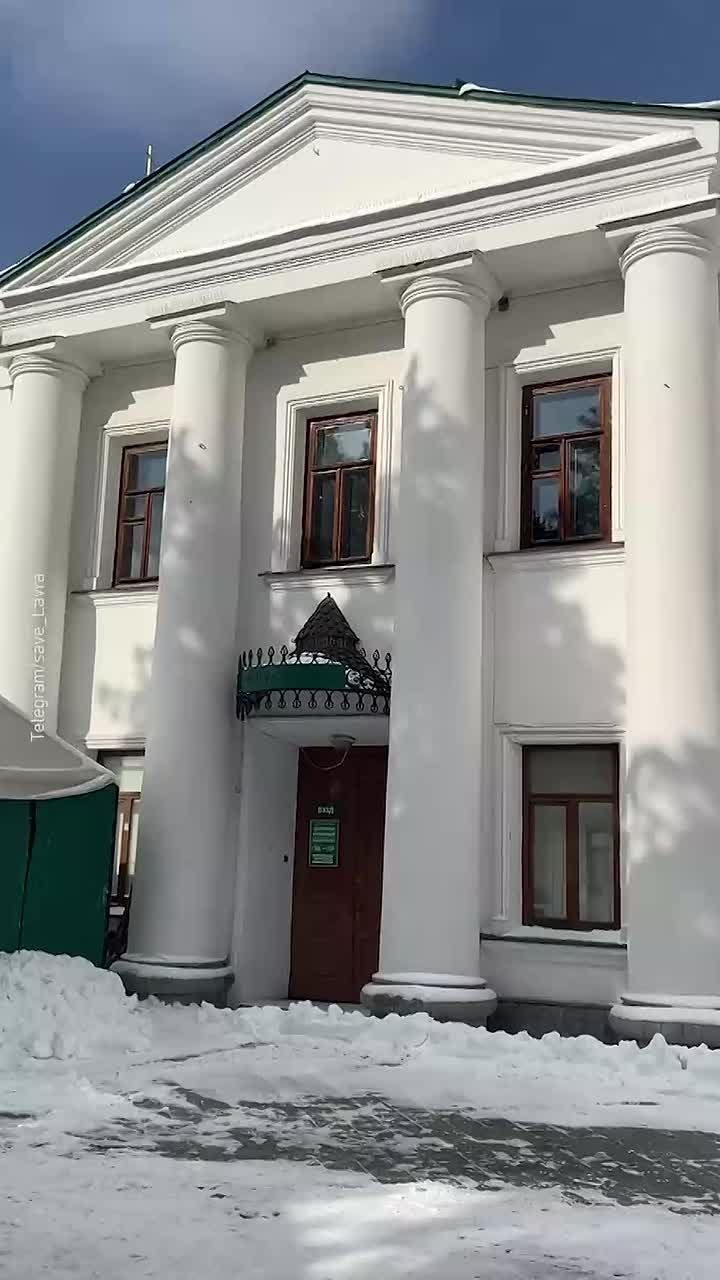 В Киево-Печерской лавре монахам начали полностью закрывать доступ к храмам