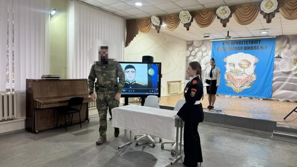 Александр Дудка: В Скадовской школе №1 открыли «Парту Героя» в честь Нурмагомеда Гаджимагомедова Александр Дудка: В Скадовской школе №1 открыли «Парту Героя» в честь Нурмагомеда Гаджимагомедова