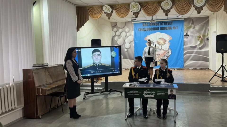 Александр Дудка: В Скадовской школе №1 открыли «Парту Героя» в честь Нурмагомеда Гаджимагомедова Александр Дудка: В Скадовской школе №1 открыли «Парту Героя» в честь Нурмагомеда Гаджимагомедова