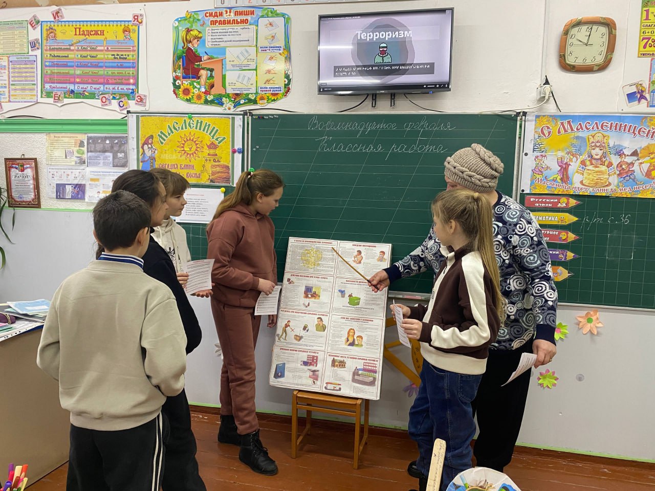 В рамках ежегодной работы по профилактике терроризма, экстремизма, вредных привычек и асоциального поведения в Верхнесерогозской школе состоялась акция «Осторожно, терроризм!» В рамках ежегодной работы по профилактике терроризма, экстремизма, вредных привычек и асоциального поведения в Верхнесерогозской школе состоялась акция «Осторожно, терроризм!»