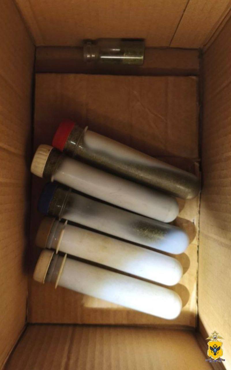 В Новокаховском округе полиция изъяла почти полкилограмма марихуаны у местного жителя В Новокаховском округе полиция изъяла почти полкилограмма марихуаны у местного жителя