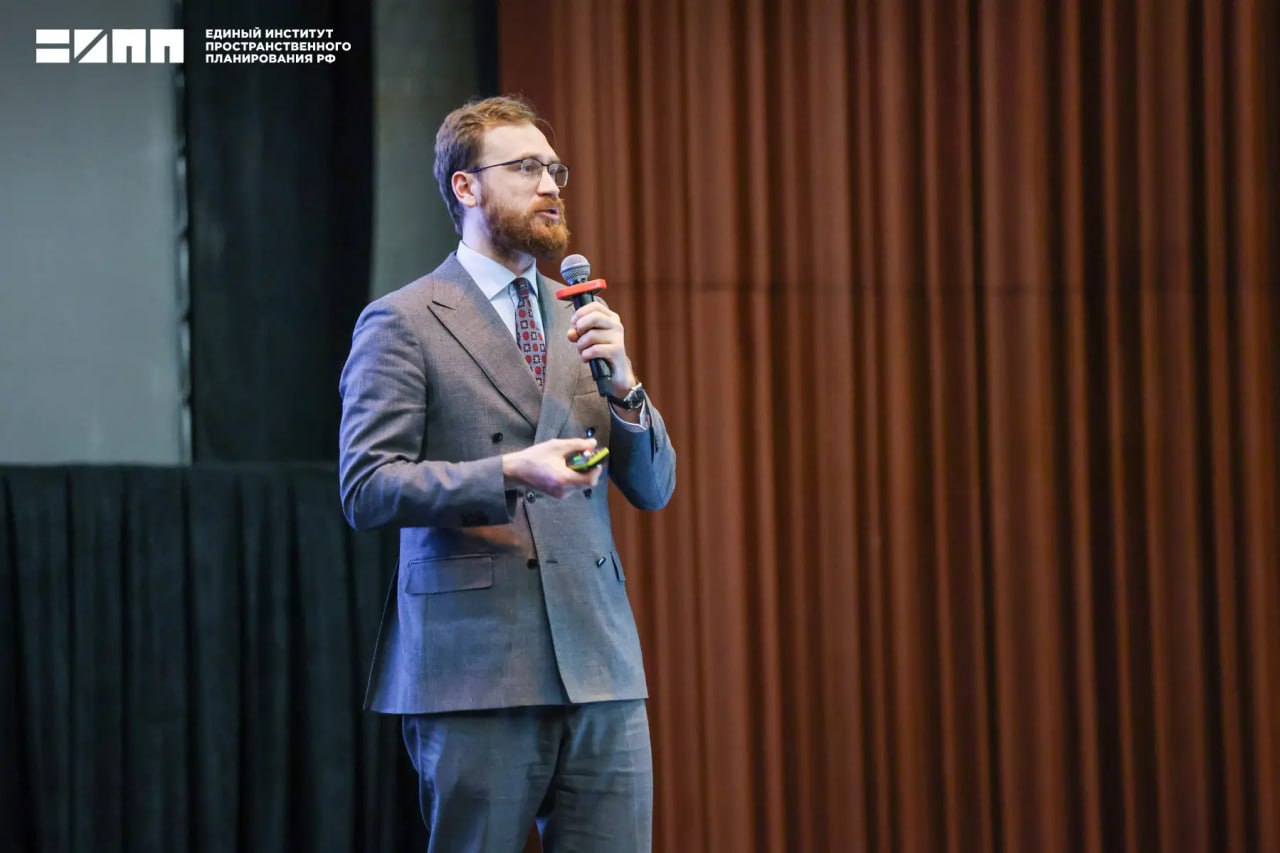 Команда Единого института пространственного планирования РФ выступила в Сколково с лекцией о градостроительном развитии Команда Единого института пространственного планирования РФ выступила в Сколково с лекцией о градостроительном развитии